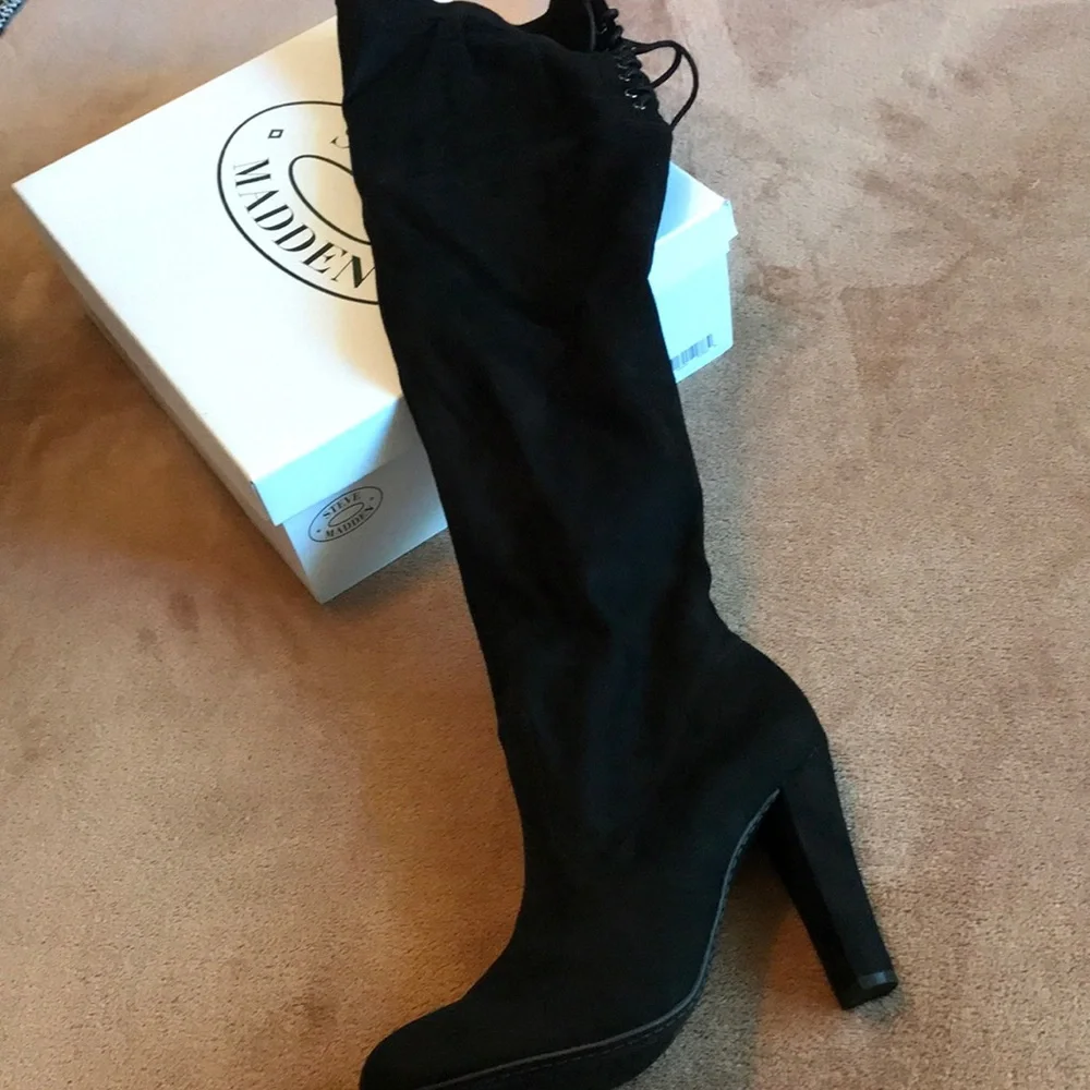 NEW in Box! Steve Madden Black Suede Over the Knee Lace up Boot. Size 8.5 - Picture 3 of 4